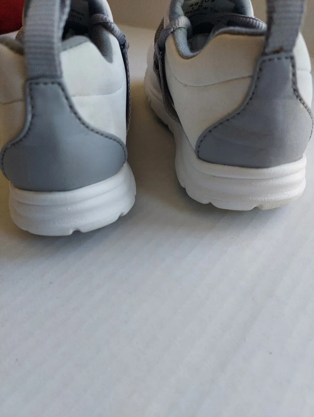 Size 1 Kids FootJoy Golf Sneakers White/Gray  Sport Shoes Foot Joy